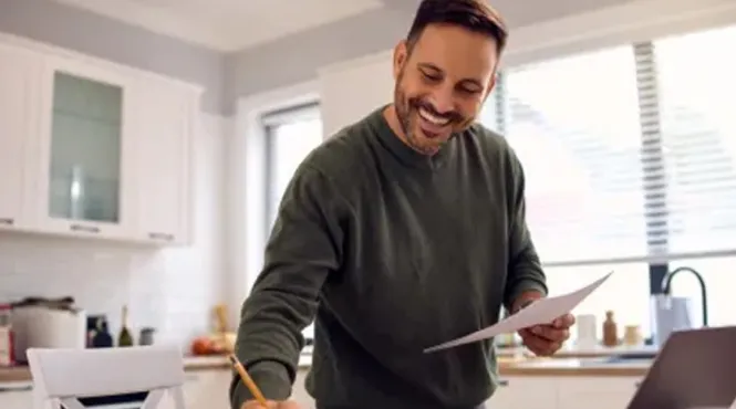 man making diabetes checklist